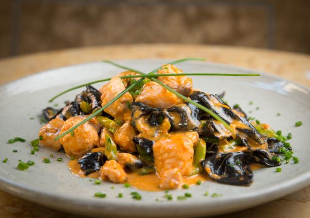 Farfalle Neri al Salmone