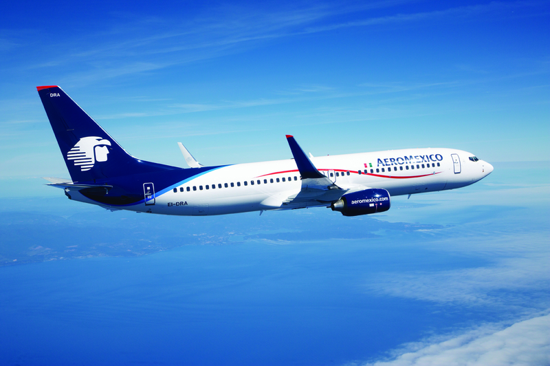 AeroMexico 737-800 air to air